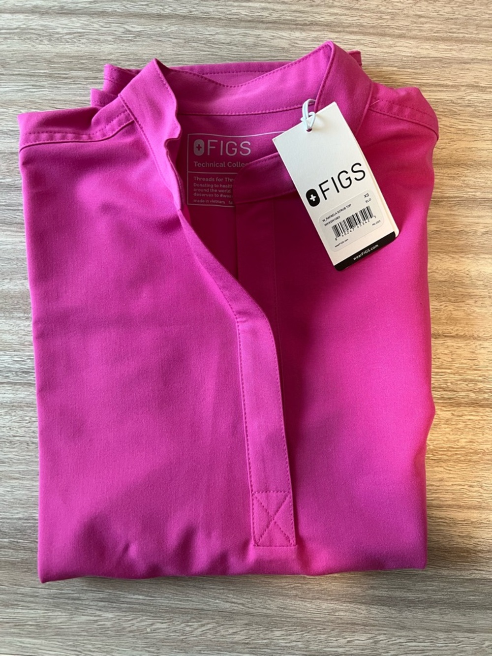 Figs Oversized Rafaela in Electric Orchid. Size XS. NWT.